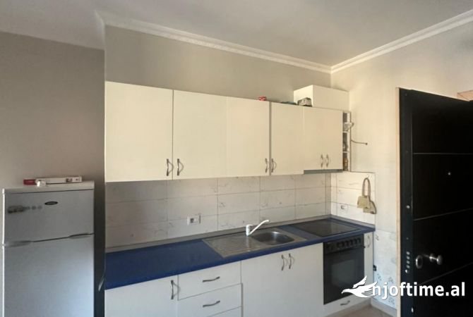 Shtepi ne shitje Apartament ne Tirane, 2+1, Mobilimi E mobiluar, Pagesa 150,000  Euro.