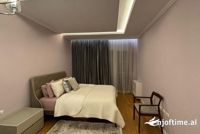 Shtepi ne shitje Apartament ne Tirane, 3+1, Mobilimi E mobiluar, Pagesa 395,000  Euro.