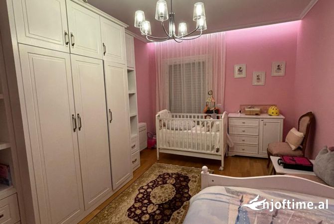 Shtepi ne shitje Apartament ne Tirane, 3+1, Mobilimi E mobiluar, Pagesa 395,000  Euro.