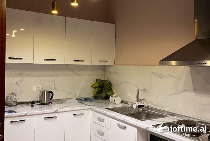 Shtepi me qera 2+1 ne Tirane - 1,200 Euro