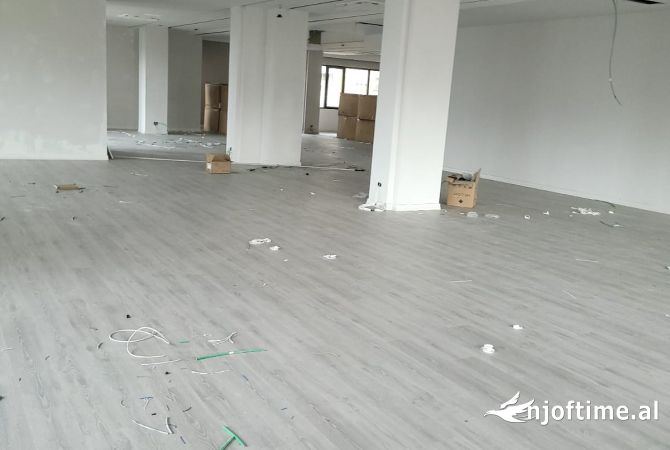 Ambient biznesi me qera 1+1 ne Tirane - 5,250 Euro