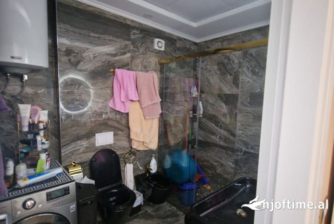 Shtepi ne shitje Apartament ne Tirane, 1+1, Mobilimi E mobiluar, Pagesa 175,000  Euro.