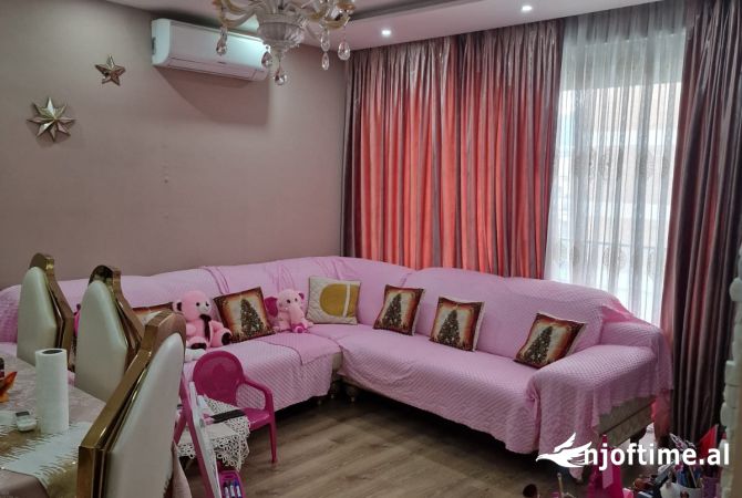 Shtepi ne shitje Apartament ne Tirane, 1+1, Mobilimi E mobiluar, Pagesa 175,000  Euro.