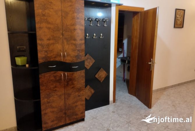 Shtepi me qera Shtepi Private ne Tirane, 3+1, Mobilimi E mobiluar, Pagesa 550  Euro.