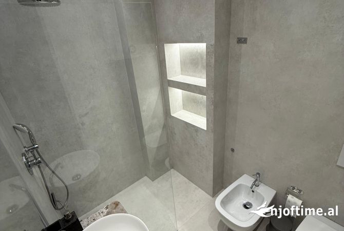 Shtepi me qera Apartament ne Tirane, 3+1, Mobilimi E mobiluar, Pagesa 2,000  Euro.