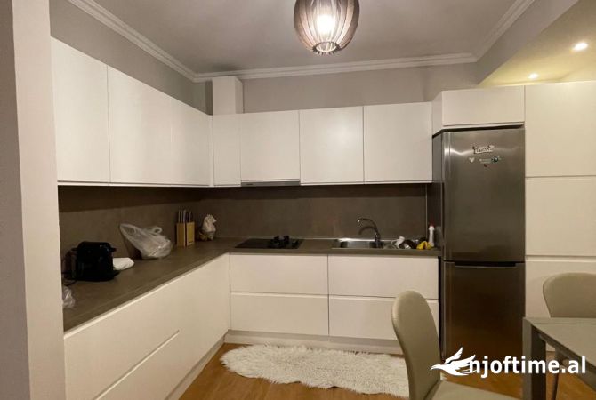 Shtepi ne shitje Apartament ne Tirane, 2+1, Mobilimi E mobiluar, Pagesa 140,000  Euro.