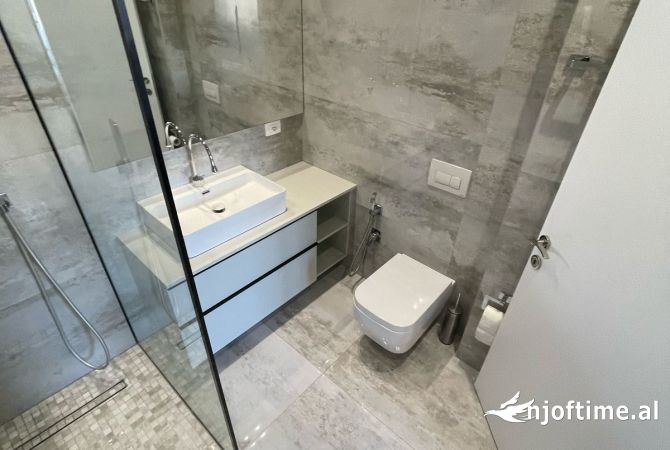 Shtepi me qera Apartament ne Tirane, 2+1, Mobilimi E mobiluar, Pagesa 1,200  Euro.