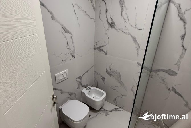 Ambient biznesi me qera 3+1 ne Tirane - 1,500 Euro