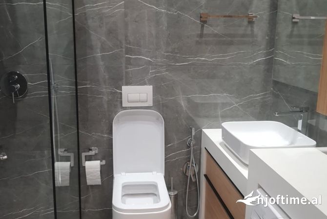Shtepi me qera 2+1 ne Tirane - 1,200 Euro