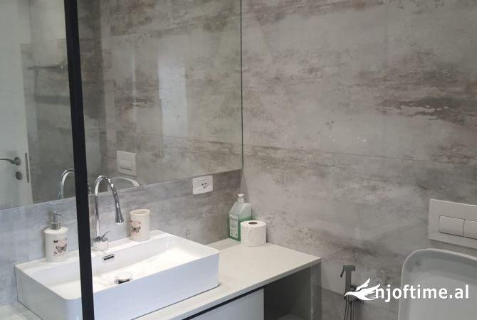 Shtepi me qera 2+1 ne Tirane - 1,200 Euro