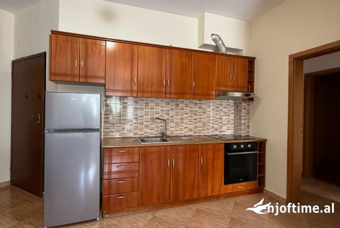 Shtepi me qera Apartament ne Tirane, 2+1, Mobilimi E mobiluar, Pagesa 600  Euro.