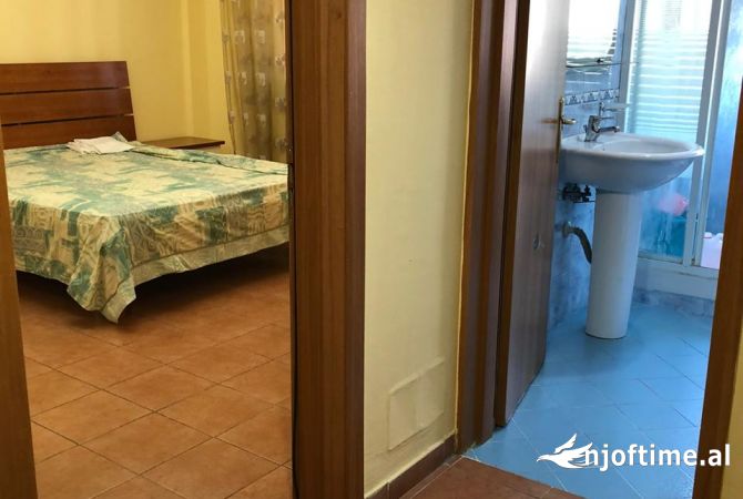 Shtepi me qera Apartament ne Tirane, 1+1, Mobilimi E mobiluar, Pagesa 550  Euro.