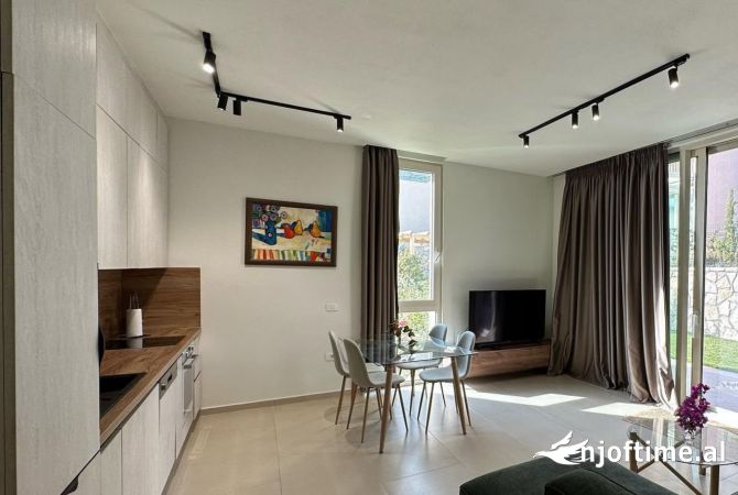 Shtepi ne shitje Apartament ne Vlore, 2+1, Mobilimi E mobiluar, Pagesa 800,000  Euro.