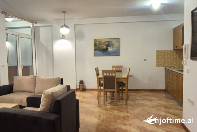 Shtepi me qera 3+1 ne Tirane - 1,100 Euro