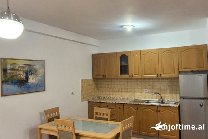 Shtepi me qera 3+1 ne Tirane - 1,100 Euro