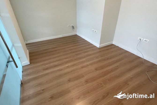 Shtepi me qera Apartament ne Tirane, 2+1, Mobilimi Pjeserisht e mobiluar, Pagesa 1,200  Euro.