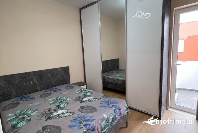 Shtepi ne shitje Apartament ne Tirane, 2+1, Mobilimi E mobiluar, Pagesa 143,000  Euro.