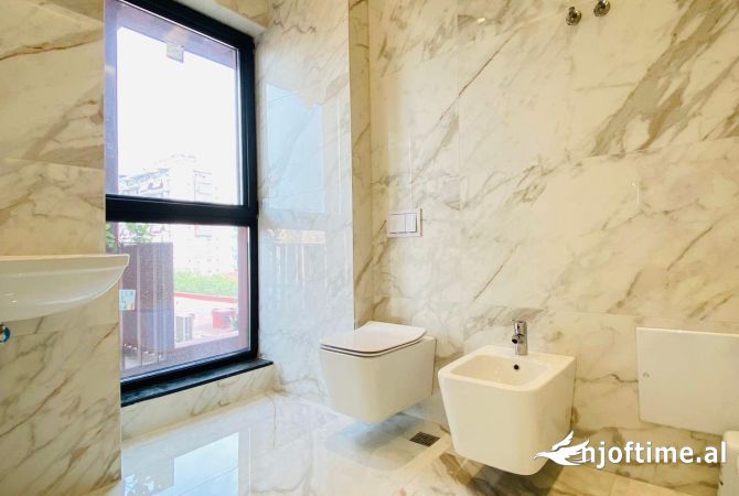 Ambient biznesi me qera 3+1 ne Tirane - 1,500 Euro