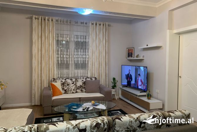 Shtepi me qera Duplex(shtepi me 2 kate) ne Tirane, 3+1, Mobilimi E mobiluar, Pagesa 800  Euro.