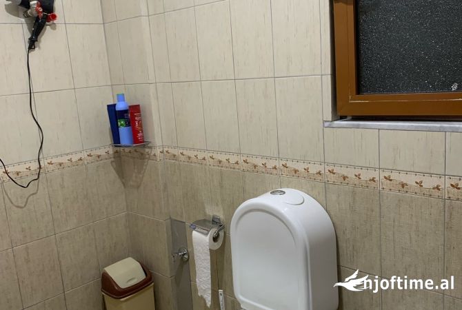 Shtepi me qera Duplex(shtepi me 2 kate) ne Tirane, 3+1, Mobilimi E mobiluar, Pagesa 800  Euro.