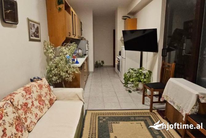 Shtepi me qera Apartament ne Tirane, 3+1, Mobilimi E mobiluar, Pagesa 700  Euro.