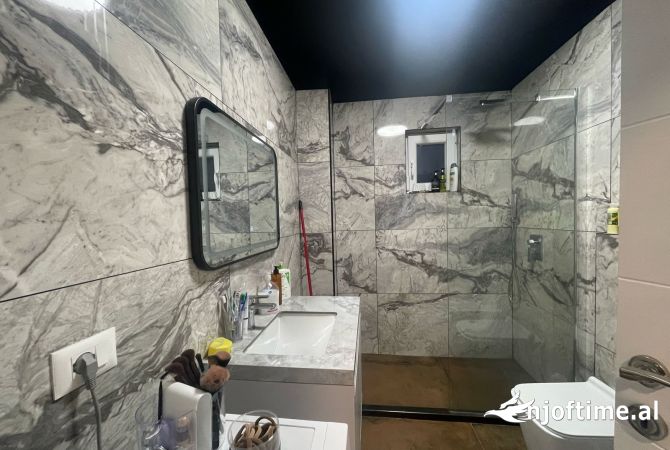 Shtepi me qera Apartament ne Tirane, 1+1, Mobilimi E mobiluar, Pagesa 750  Euro.