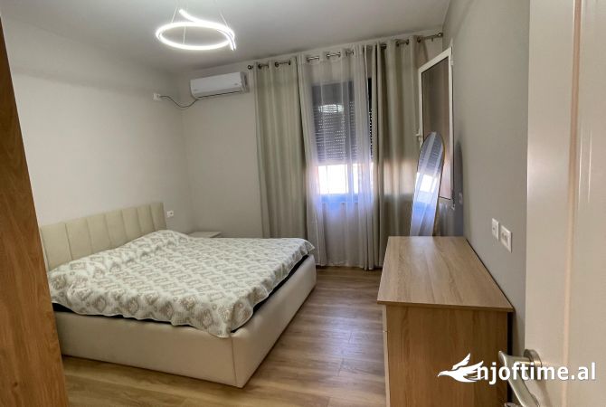 Shtepi ne shitje Apartament ne Tirane, 2+1, Mobilimi E mobiluar, Pagesa 200,000  Euro.