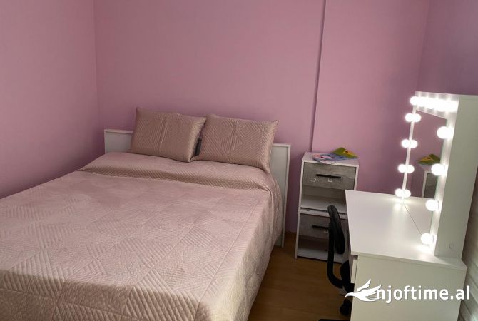 Shtepi me qera Apartament ne Tirane, 2+1, Mobilimi E mobiluar, Pagesa 850  Euro.
