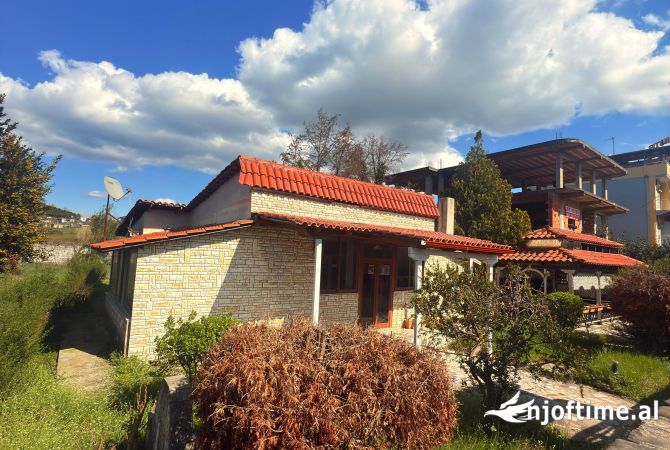 Ambient biznesi me qera 2+1 ne Tirane - 1,500 Euro