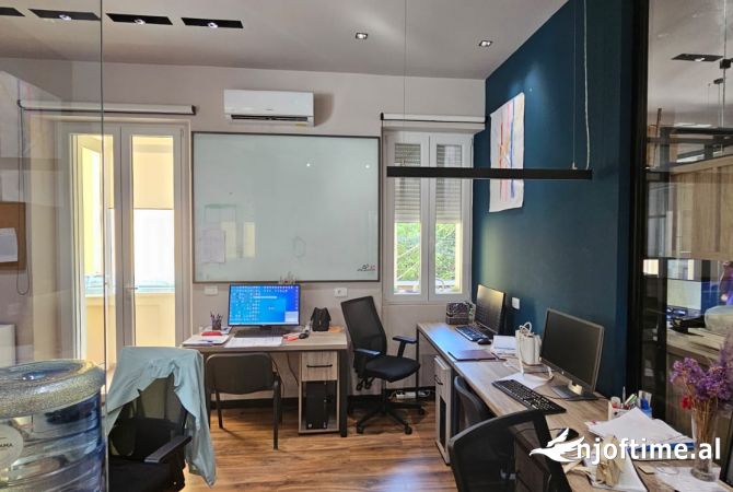 Ambient biznesi me qera 3+1 ne Tirane - 1,700 Euro