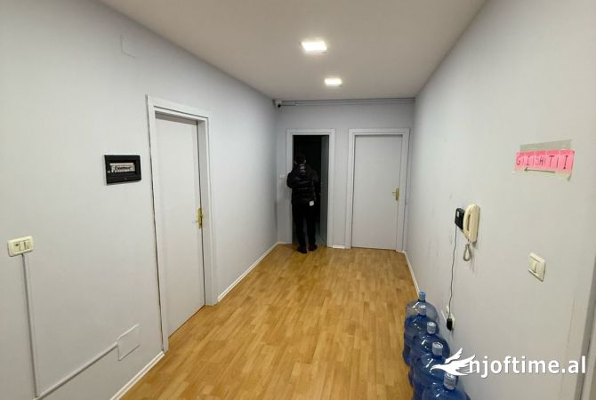 Shtepi me qera 4+1 ne Tirane - 1,200 Euro