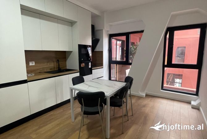 Ambient biznesi me qera 3+1 ne Tirane - 1,450 Euro