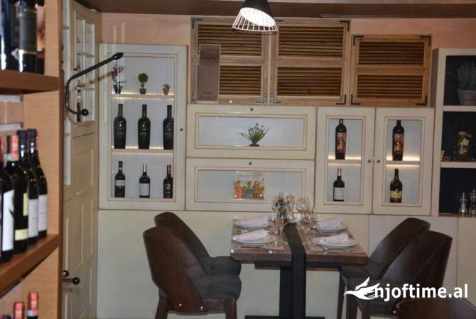 Ambient biznesi me qera 2+1 ne Tirane - 2,000 Euro