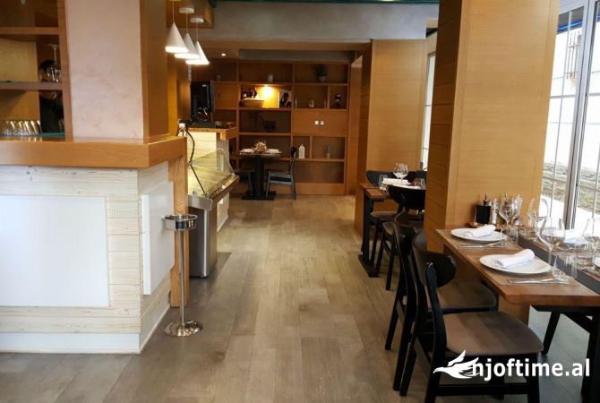 Ambient biznesi me qera 2+1 ne Tirane - 2,000 Euro