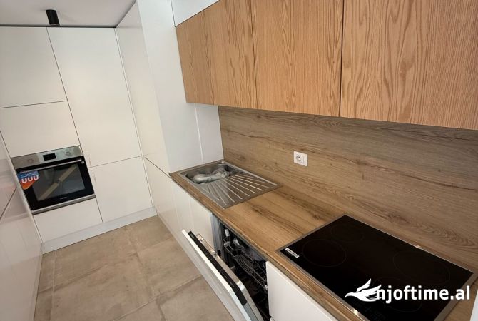 Shtepi me qera 3+1 ne Tirane - 2,000 Euro