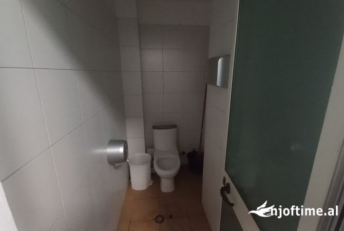 🔑 Ambient Biznesi per Qira ,afer Pallatit me Shigjeta 🏢