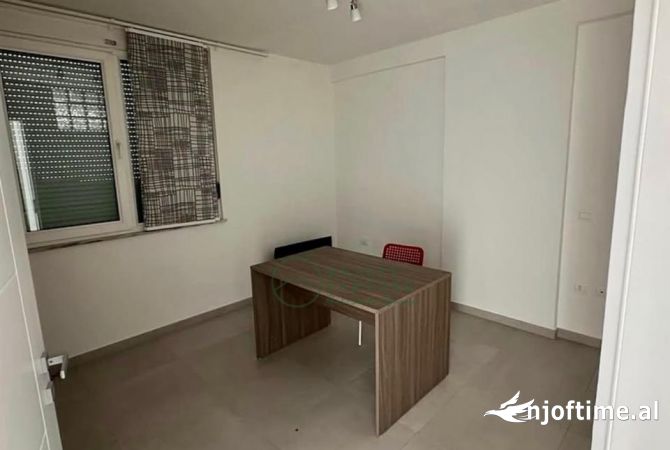 Ambient biznesi me qera 3+1 ne Tirane - 700 Euro