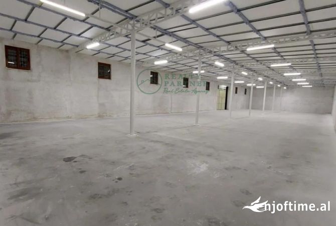 Ambient biznesi me qera 4+1 ne Tirane - 1,300 Euro