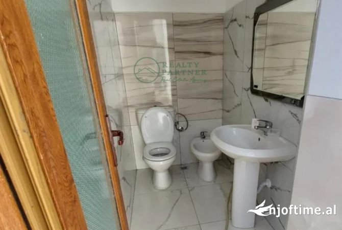 Ambient biznesi me qera 4+1 ne Tirane - 1,300 Euro