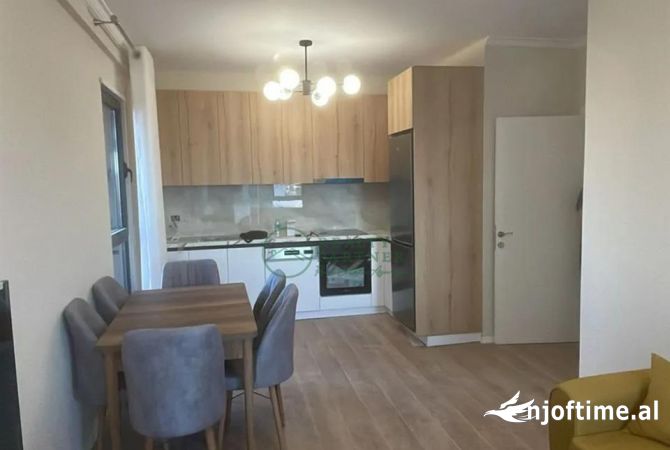 Shtepi me qera 2+1 ne Tirane - 670 Euro