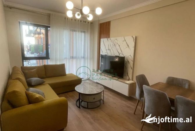 Shtepi me qera 2+1 ne Tirane - 670 Euro