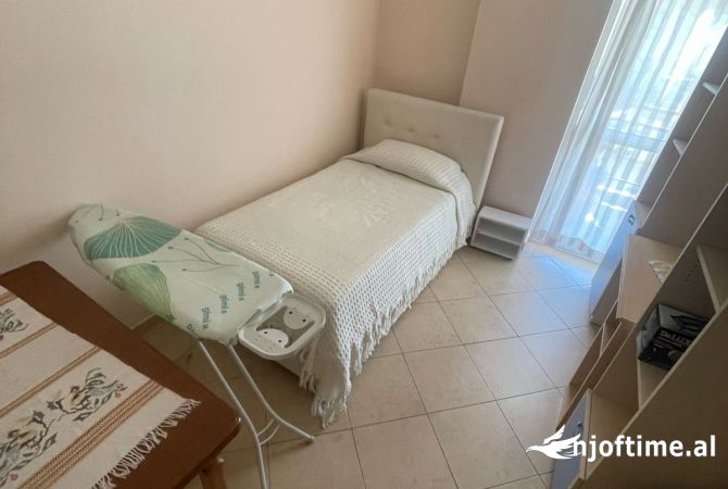 Shtepi me qera Apartament ne Tirane, 3+1, Mobilimi E mobiluar, Pagesa 850  Euro.