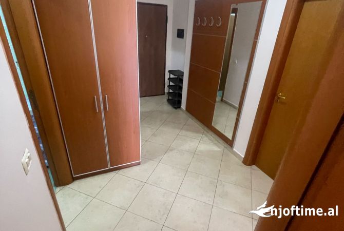 Shtepi me qera Apartament ne Tirane, 3+1, Mobilimi E mobiluar, Pagesa 850  Euro.
