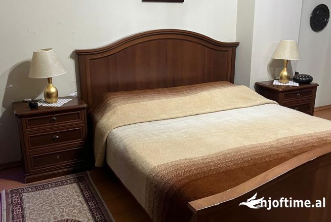 Shtepi me qera Apartament ne Tirane, 2+1, Mobilimi E mobiluar, Pagesa 800  Euro.