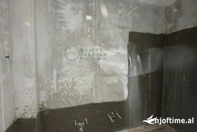 Apartment for sale in Tirana 3+1, Emty