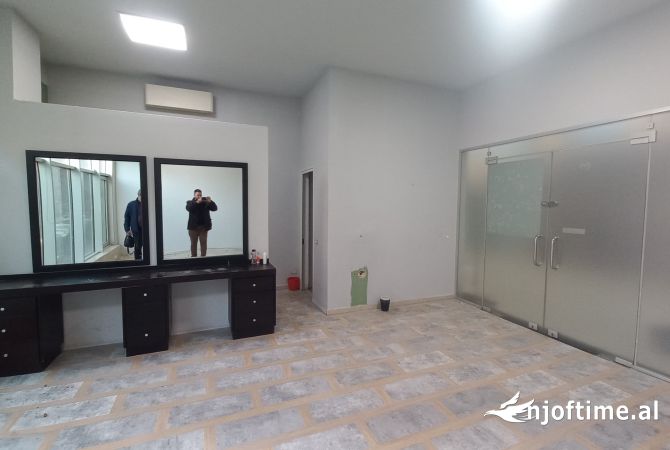 Ambient biznesi me qera 3+1 ne Tirane - 600 Euro