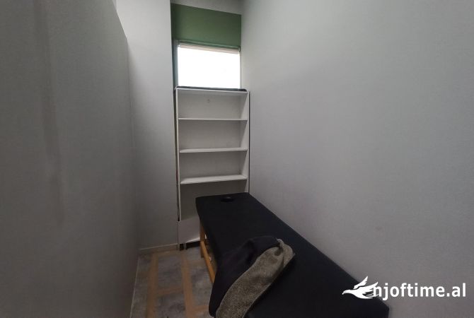 🔑Ambient me Qira, afer Pallatit me Shigjeta*-tek Rruga e Kavajes,50m2