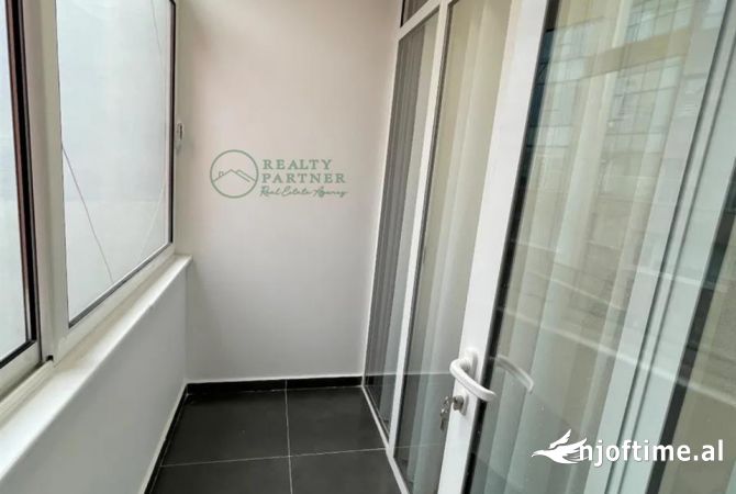 Shtepi ne shitje Apartament ne Tirane, 2+1, Mobilimi E mobiluar, Pagesa 150,000  Euro.