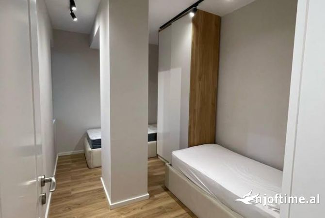 Shtepi ne shitje Apartament ne Tirane, 2+1, Mobilimi E mobiluar, Pagesa 200,000  Euro.