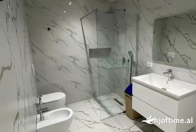 Shtepi ne shitje Apartament ne Tirane, 2+1, Mobilimi E mobiluar, Pagesa 200,000  Euro.